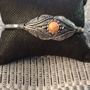 Nice silver bracelet. I don't see any markings, not sure if it's real silver.